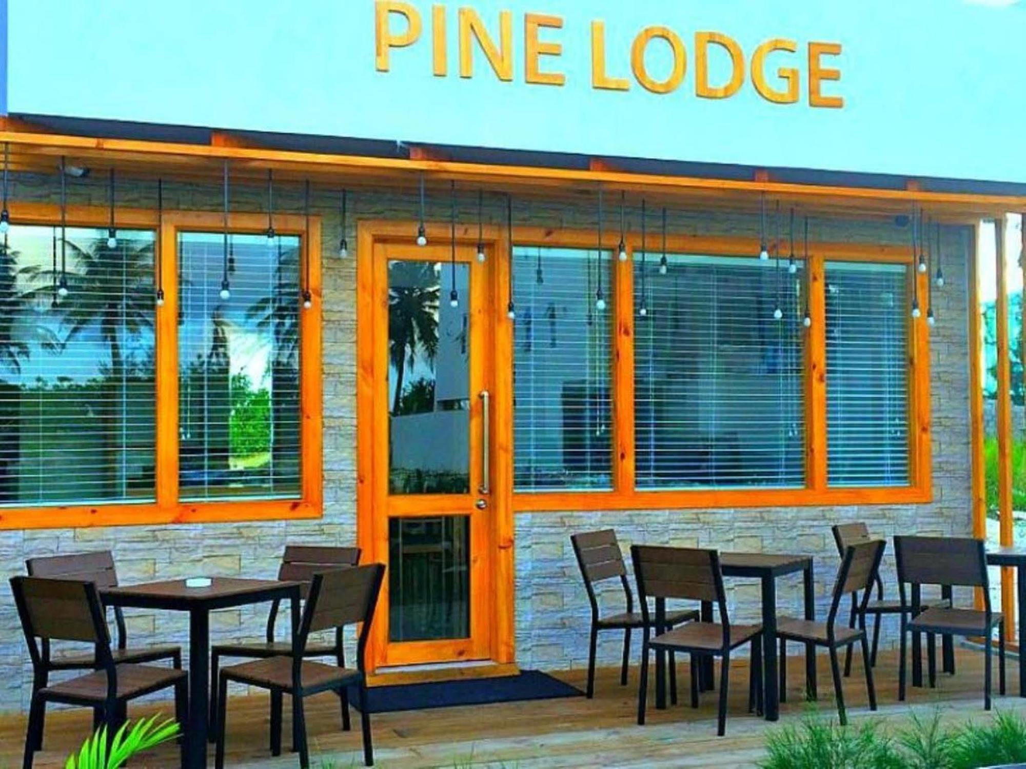 Pine Lodge Malé Exterior foto